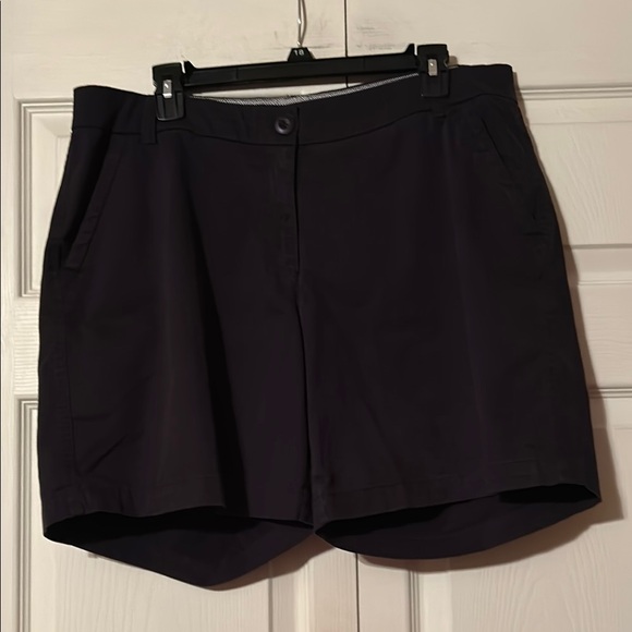 Crown & Ivy 14W Curvy - Black Bermuda Shorts Classic Tailored Design - Picture 1 of 6